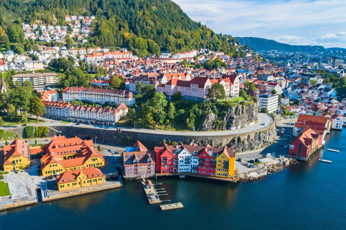 Bergen norwegen noorwegen bryggen altstadt urlaubsguru holidayguru malerische oude schilderachtige stad