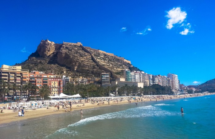 Alicante spania espagne torrevieja spiagge sprachreisen vacances tourisme motivos spagna spanien vols piscine nuits alibabuy guida nergens wonen spaanse beter